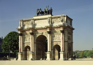 1806-08年に建てられた凱旋門のカルーセルの眺め